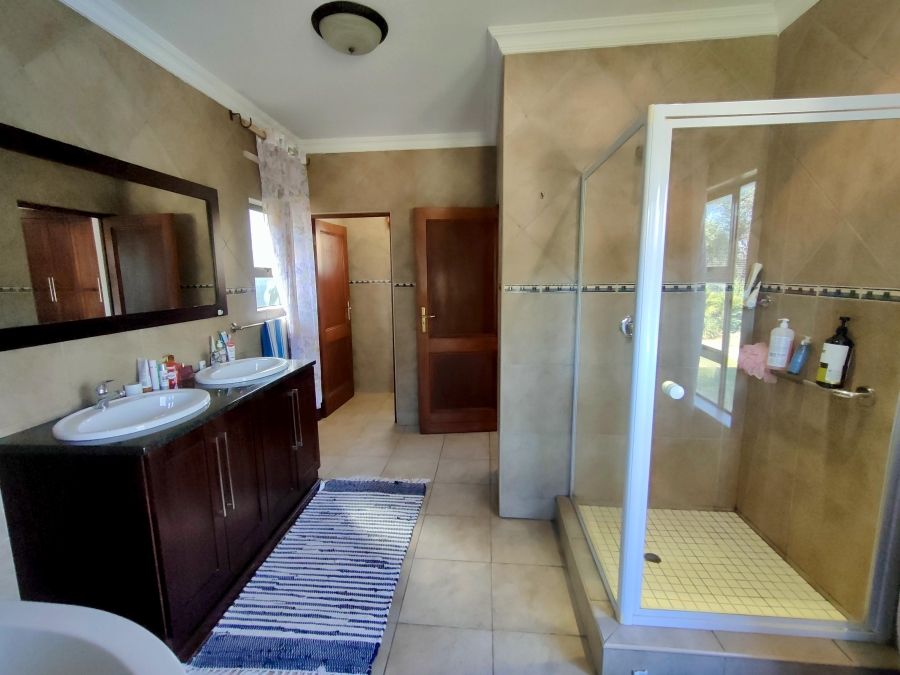 5 Bedroom Property for Sale in Birdwood Estate North West